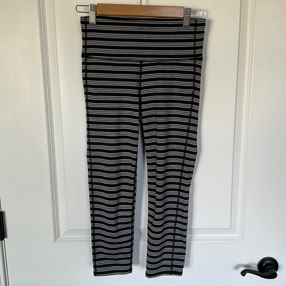 Athleta Stripes Chaturanga Capri Leggings. - Picture 1 of 8